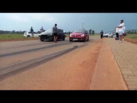 Renault Clio RS (stage 1) vs Ford Fiesta ST180 (stage 2)