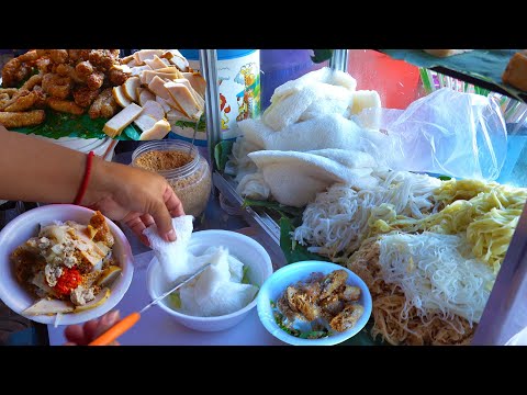 One Of Cambodian Popular Breakfast-Banh Sung, banh Hoi, Steamed Noodle, Fried Noodle,&Yellow Noodle