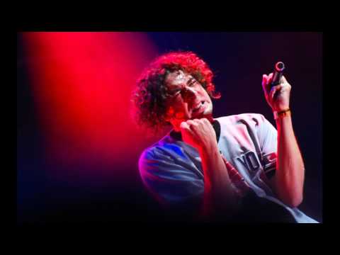 Ajs Nigrutin - Dotak'o Sam Dno Hip Hopa feat. Vojko Vrućina & Alejuandro Buendija