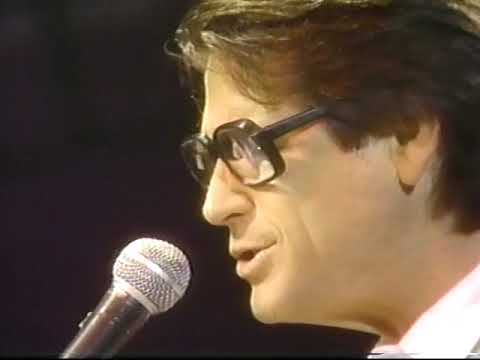Brian Wilson singing God Only Knows and I Sleep Alone at the National Academy of Songwriters (1989)