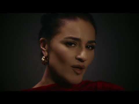 Марта Адамчук  - Гола по квітах