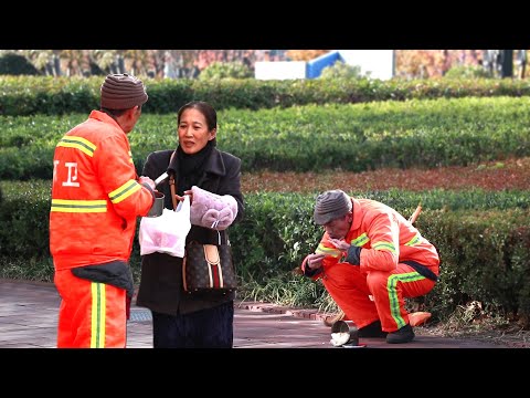 當清潔工在街頭飯撒了......