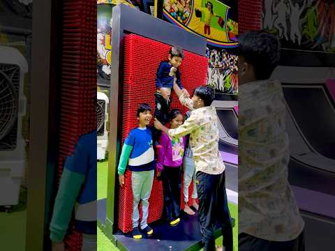 wait for the children's reaction 😱🤫😂 #dance #friends #dancer #danceinpublic #anshkukreja #khairiy...