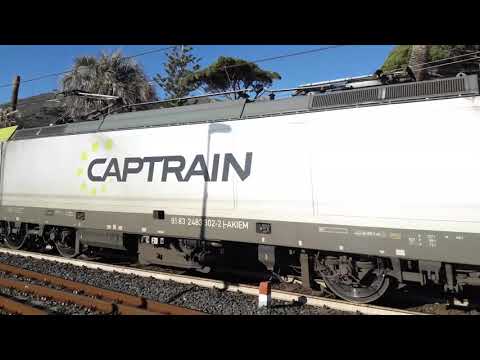 Captrain in transito veloce con strombazzata a Genova Nervi