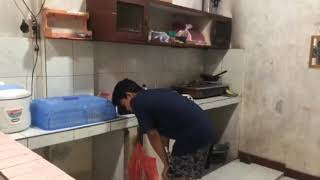 Download lagu VERSI LENGKAP STORY WA ENTAH APA YANG MERASUKIMU | AGUS KOTAK mp3