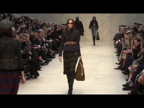 All access to gloves, the belt and clutch bag