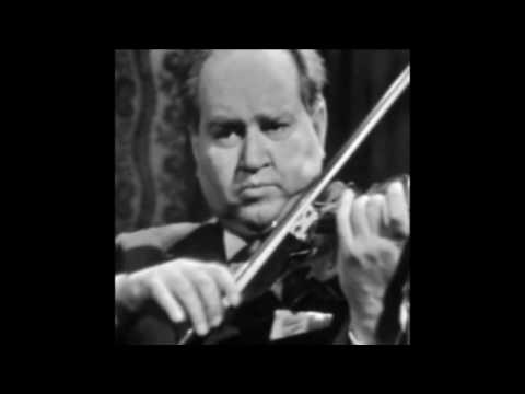 Oistrakh plays Mendelssohn - Violin Concerto in E minor [Part 1/4]