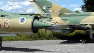 preview picture of video 'Stored Hungarian Air Force Mig-21s,Mig-23s and Su-22s at Pápa Air Base'