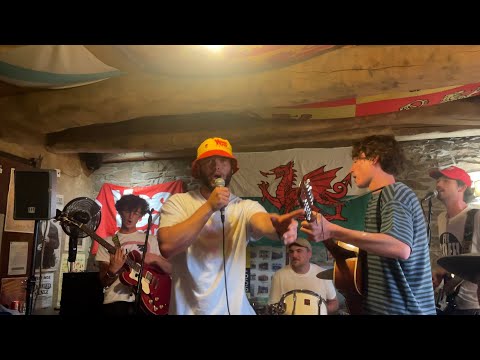 SKIWHIFF yn cyflwyno: Pys Melyn yn Llydaw