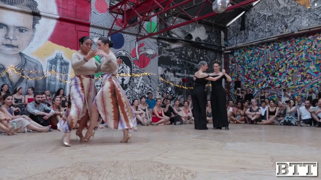 Corina Herrera, Ines Muzzopappa, Maria Filali and Sigrid Van Tilbeurgh - Que haces! Que haces!