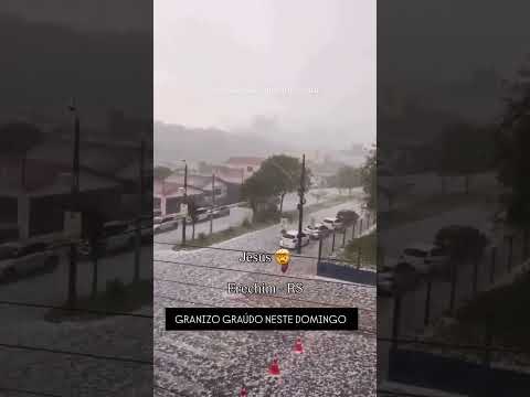 Chuva de granizo em Erechim, Rio Grande do Sul neste domingo dia 23 de novembro.
