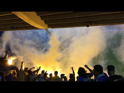 "Fiesta con bengalas en el final - Boca Unión 2017" Barra: La 12 • Club: Boca Juniors