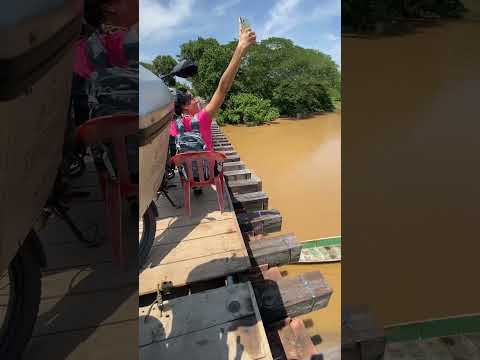 ¿Se acuerdan de las motos viajando por los rieles?