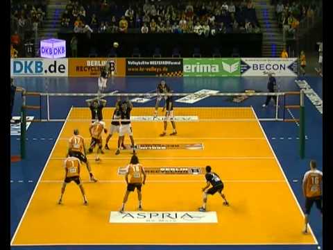 Luke Smith #16 black shirt. Berlin Recycling Volleys vs TSV Herrsching (1-3)