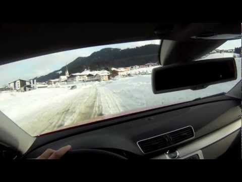 Volkswagen Passat Alltrack. Frenada y curva sobre nieve sin remolque.