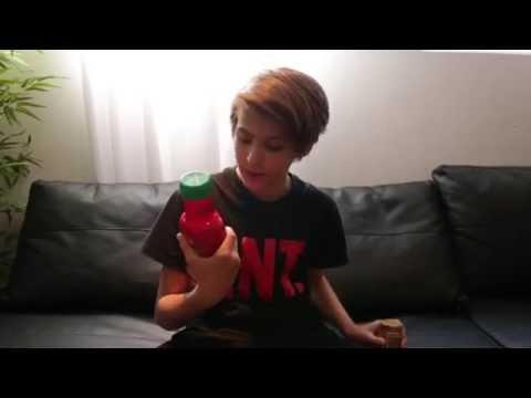 Liam Pitts prankar Laila Bagge med ketchup