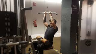 Narrow Grip Lat Pull Down