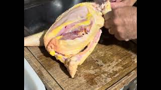 Só pra matar a saudade da roça, Preparando uma galinha caipira.