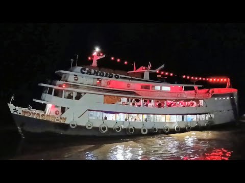 Movimentação de embarcações em Manicoré/AM.