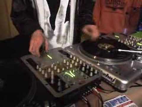 dj troubl freestyle on AEM-100i at ida 2007(bratpol)