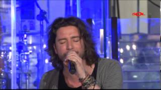 Manuel Carrasco "Si miras a tu alrededor" (A solas 2012)