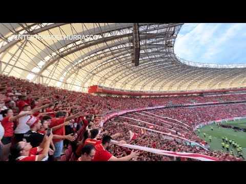 "SUPERIOR E INFERIOR CANTANDO CAMISA VERMELHA (GUARDA POPULAR INTER 3x0 SÃO LUIZ)" Barra: Guarda Popular &bull; Club: Internacional &bull; País: Brasil