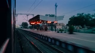 preview picture of video 'Poorva express skips Khurja Jn at high speed.'