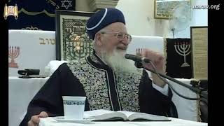 ראש השנה בהלכה ובאגדה - שיעורי מנחת יהודה - מרן הרב מרדכי אליהו (הרב מרדכי אליהו זצ"ל) - התמונה מוצגת ישירות מתוך אתר האינטרנט יוטיוב. זכויות היוצרים בתמונה שייכות ליוצרה. קישור קרדיט למקור התוכן נמצא בתוך דף הסרטון