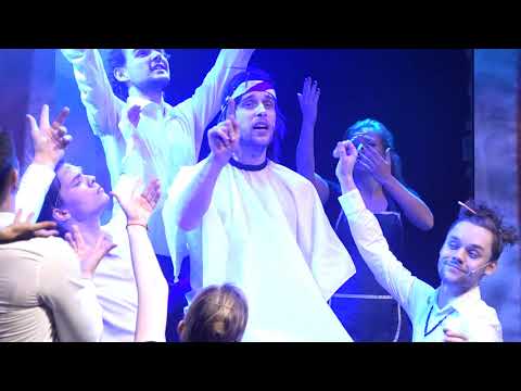 Vlasy - HAIR: legendární muzikál v podání květiNOVÝCH dětí