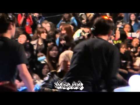 141203 TAEYANG(태양) cute moment @ 2014 MAMA in Hong Kong