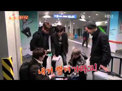 Jonghyun picked up TTS's Holler album (150410)