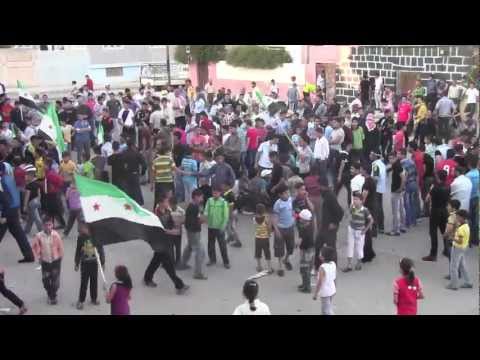 الشيخ أحمد الصياصنة عبر اتصال هاتفي يخاطب المتظاهرين في درعا البلد