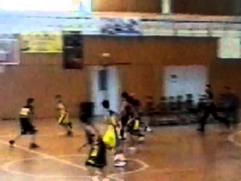 Triple de Giaco jugador del CB Almeda, Cornellà