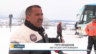 Автобус с ученици закъса в снежните преспи край хасковското село Маслиново
