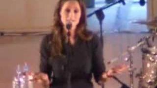 Chely Wright visits Al Asad