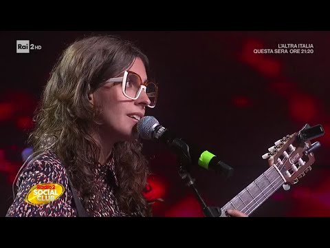 Anna Castiglia canta "Mi piace" - Radio2 Social Club 03/10/2024