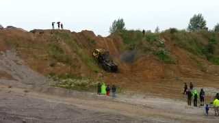 preview picture of video 'ME v trucktrialu Černuc, Tatra 815 6x6 v sekci_2'