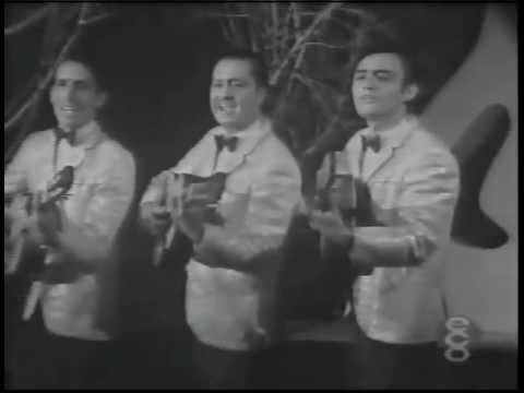 TRIO DE JUAN NERI CANTAN "DELIRIO" Y "LA ENRAMADA".