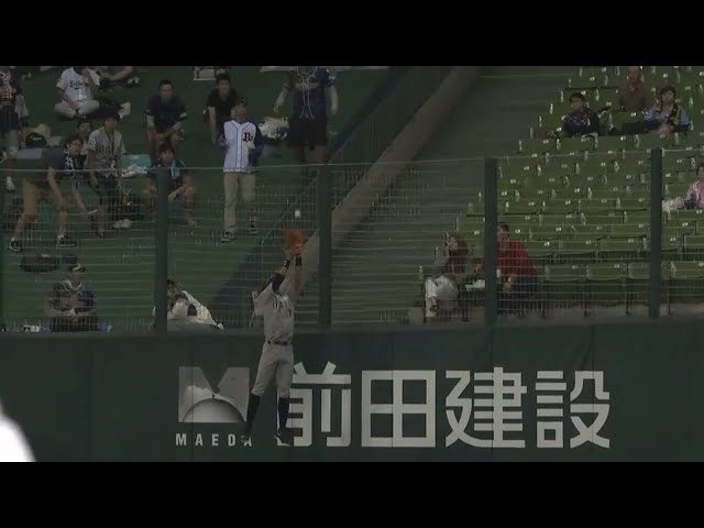 【5回裏】 右手は添えるだけ バファローズ・糸井の丁寧なジャンピングキャッチ!! 2015/9/8 L-Bs