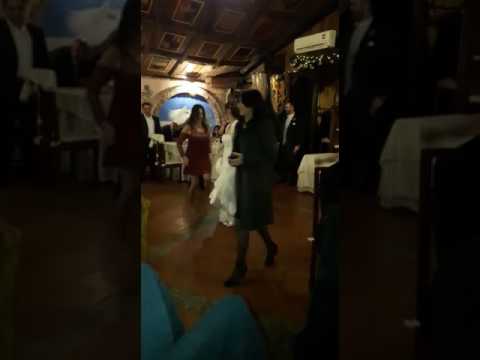 Sposa che balla la pizzica con il fratello Testimone.