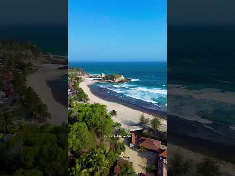 Keindahan Pantai Klayar di Pacitan memang nggak ada duanya! Siap-siap jatuh cinta sama panorama alamnya yang memukau! 🌊...