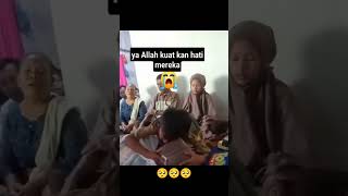 Download lagu Anak ini memanggil ibunya yg sudah meninggal dunia 😭#sad #ibu #wanita #shorts mp3