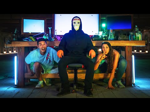 SPIAMO IL DOTTOR GINIU NEL SUO LABORATORIO SEGRETO DI NASCOSTO! *video segreto del film dei DinsiemE