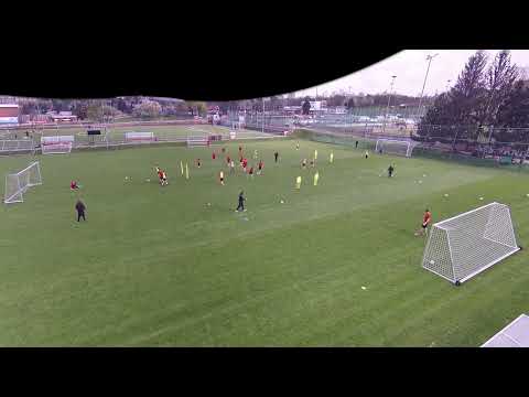 SK Slavia Praha U15 (2008): Průpravná hra na rozvoj náběhových situací za poslední řadu soupeře.