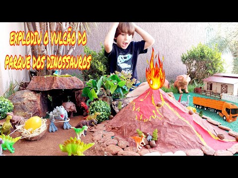 PARQUE DE DINOSSAUROS DE BRINQUEDO E UM VULCÃO NA FAZENDINHA DO FELIPE CANOPF | DINOSAUR TOY FARM