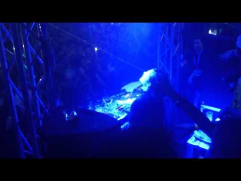 Tommy Trash plays "Cascade" vs. "The End" @Overmind Milano! 24-04-2013