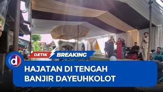 Download lagu Penampakan Hajatan Meriah di Tengah Banjir Dayeuhkolot Bandung mp3