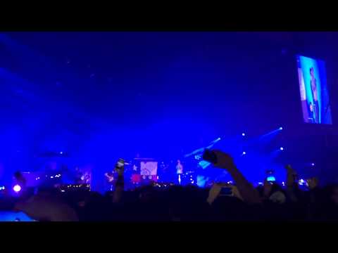 Linkin Park - One More Light (Live Debut in Santiago de Chile)