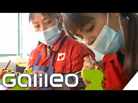 Working in a toy factory – a self-experiment | Galileo | ProSieben
