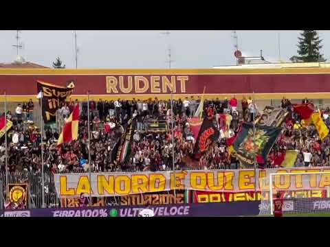 La curva del Ravenna fc ad inizio partita nel big match contro l'arezzo